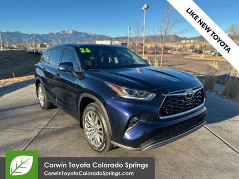 Used 2026 Toyota Highlander Platinum image 1