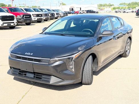 Used 2025 Kia K4 FWD image 7