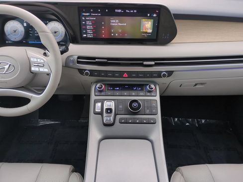 Used 2024 Hyundai Palisade Limited FWD image 15