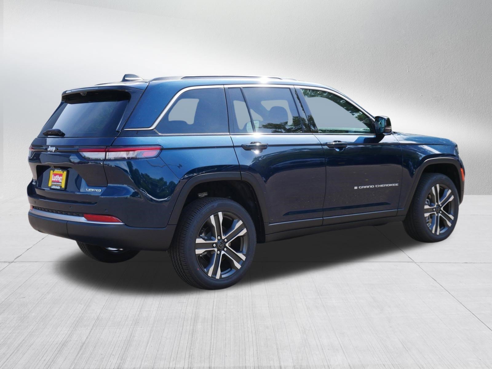 New 2027 Jeep Grand Cherokee Limited w/ Technology Group II AWD/4WD image 7