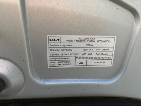 Used 2022 Kia Carnival LX image 27