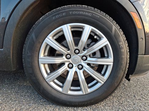 Used 2022 Cadillac XT4 Premium Luxury w/ Enhanced Visibility Package image 8