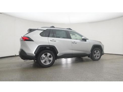Used 2025 Toyota RAV4 XLE image 27