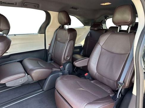 Used 2023 Toyota Sienna Platinum AWD/4WD image 22