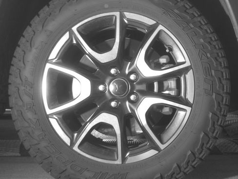 Used 2025 Jeep Compass Trailhawk AWD/4WD image 13