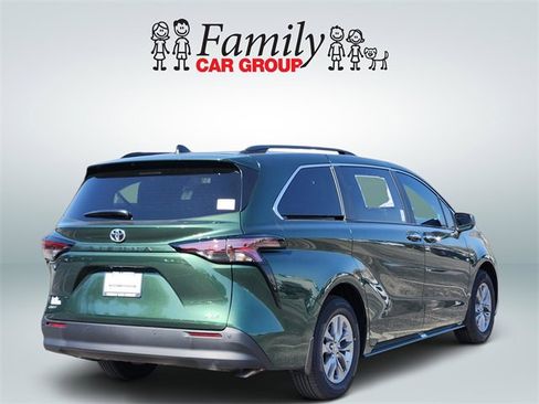 New 2026 Toyota Sienna XLE image 4