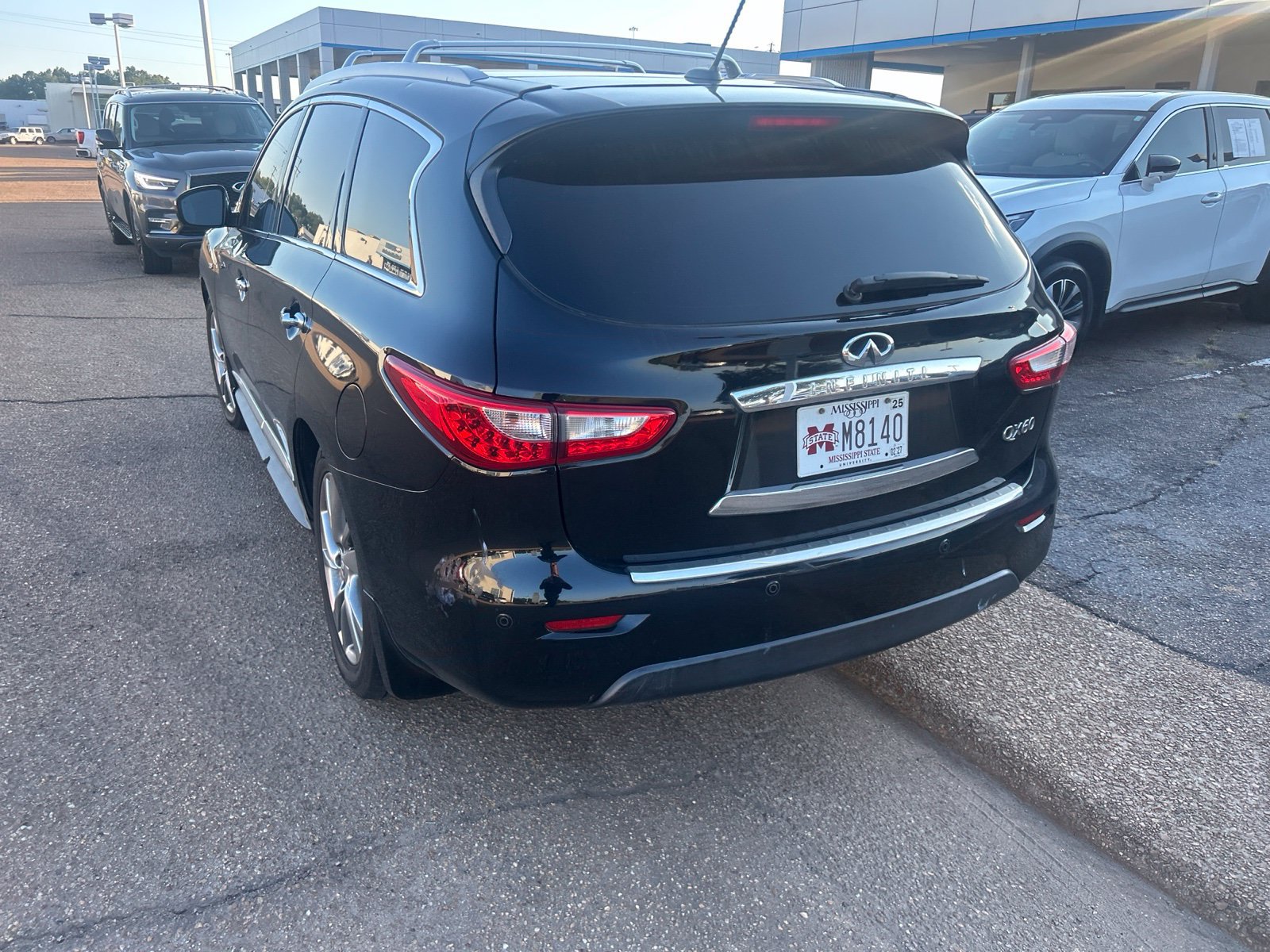 Used 2015 INFINITI QX60 FWD w/ Deluxe Touring Package image 7