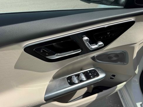 New 2025 Mercedes-Benz C 300 4MATIC Sedan image 16