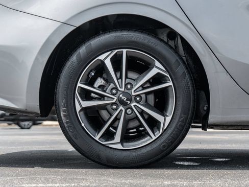Used 2024 Kia Forte LXS w/ LXS Technology Package FWD image 9