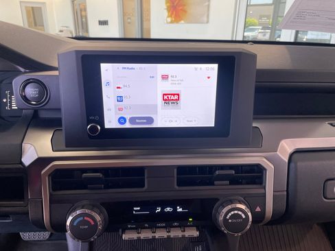 Certified 2025 Toyota Tacoma SR5 AWD/4WD image 12