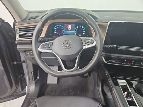 New 2026 Volkswagen Atlas SE image 13