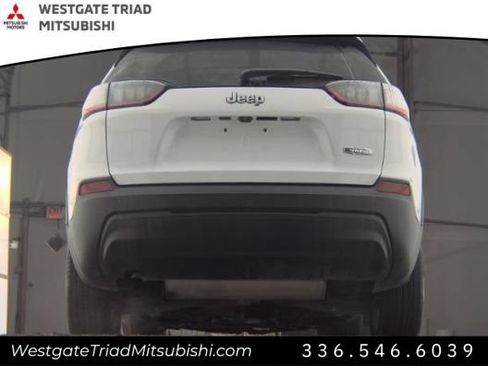 Used 2020 Jeep Cherokee Latitude FWD image 6