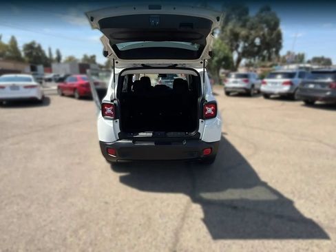Used 2017 Jeep Renegade Latitude AWD/4WD image 15