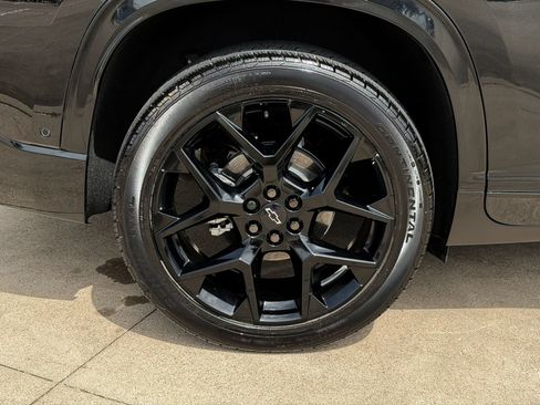 Used 2026 Chevrolet Traverse RS w/ LPO, Floor Liner Package FWD image 8
