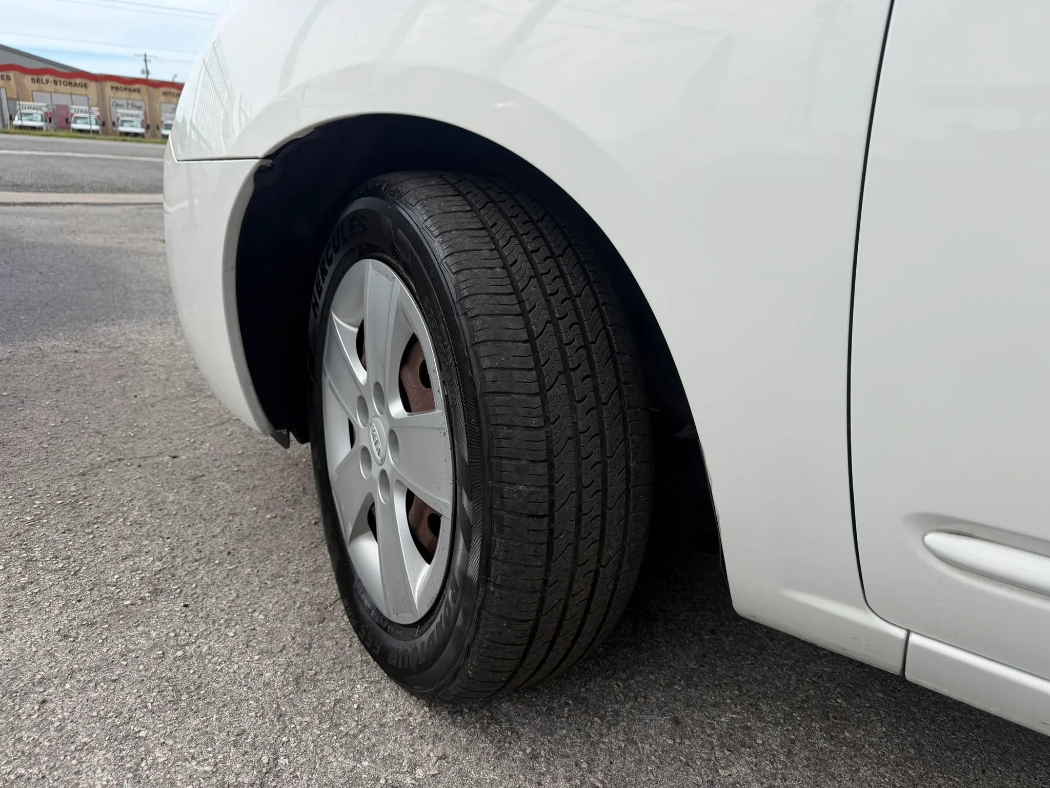 Used 2009 Kia Rondo LX FWD image 18