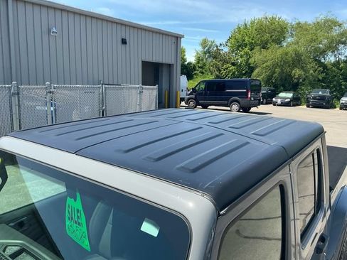 Used 2023 Jeep Gladiator Sport AWD/4WD image 12