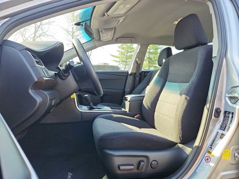 Used 2017 Toyota Camry LE FWD image 19