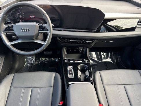New 2025 Audi Q6 e-tron Premium image 12