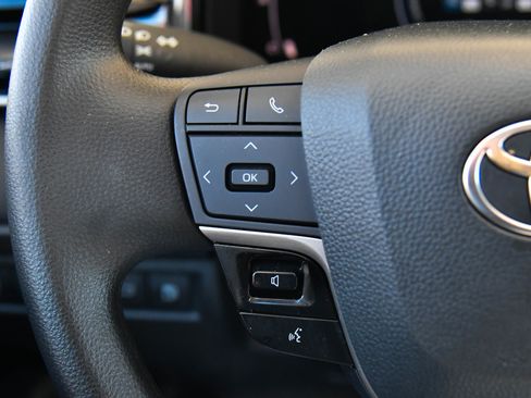 Used 2025 Toyota Camry LE image 32