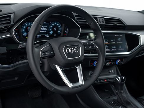 Certified 2024 Audi Q3 2.0T Premium Plus image 9