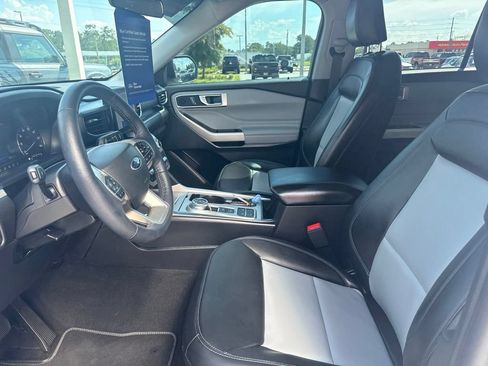 Used 2024 Ford Explorer XLT w/ Equipment Group 202A RWD image 8