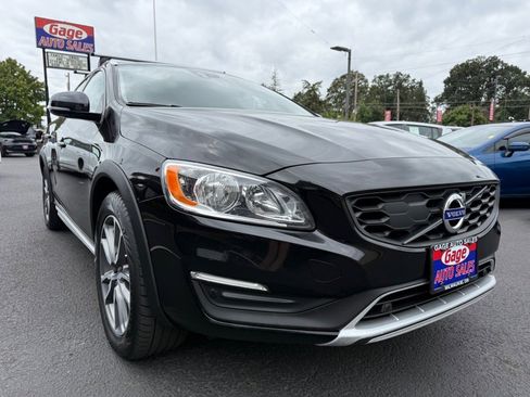 Used 2018 Volvo V60 T5 Cross Country w/ Convenience Package image 13