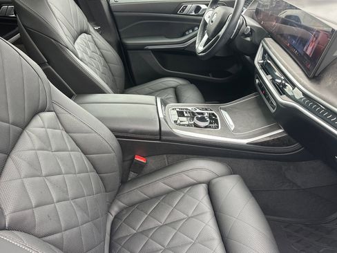 Used 2025 BMW X7 xDrive40i w/ Premium Package image 17