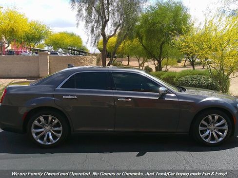 Used 2019 Chrysler 300 Limited image 5