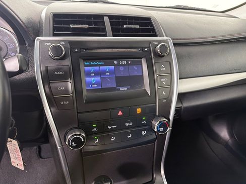 Used 2017 Toyota Camry SE FWD image 13
