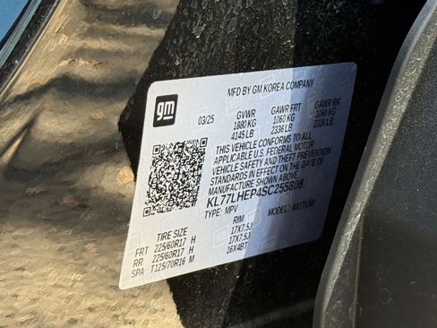 Used 2025 Chevrolet Trax LT w/ LT Convenience Package image 24