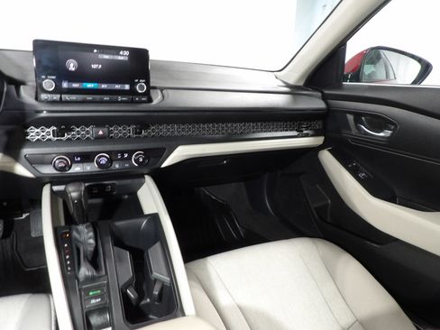 Used 2025 Honda Accord LX image 15