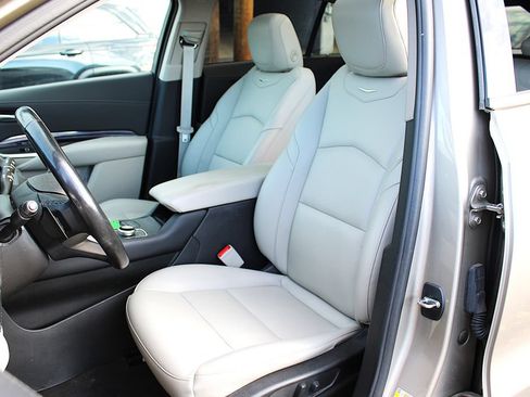 Used 2022 Cadillac XT4 Luxury w/ Cold Weather Package AWD/4WD image 6