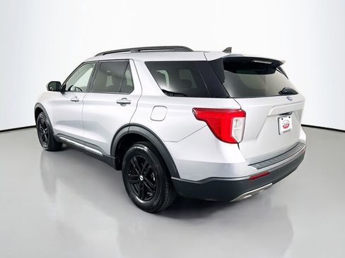 Used 2023 Ford Explorer XLT w/ Equipment Group 202A AWD/4WD image 7