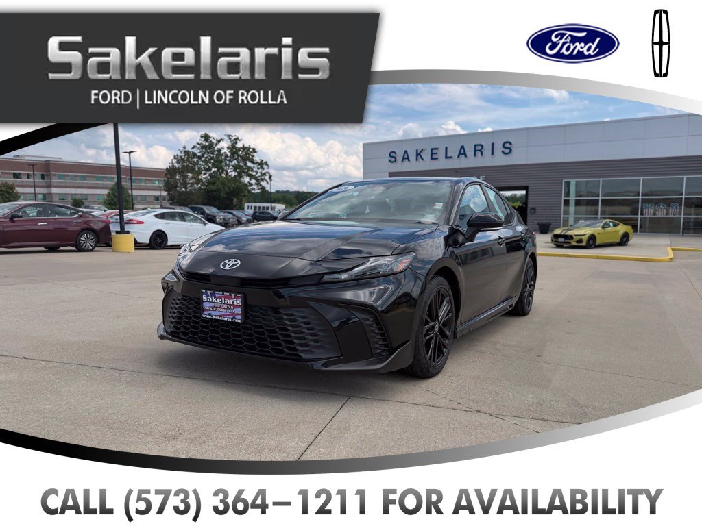 Used 2025 Toyota Camry SE FWD image 1