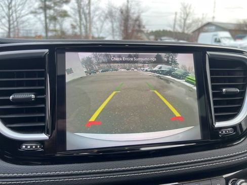 Used 2023 Chrysler Pacifica Limited image 42