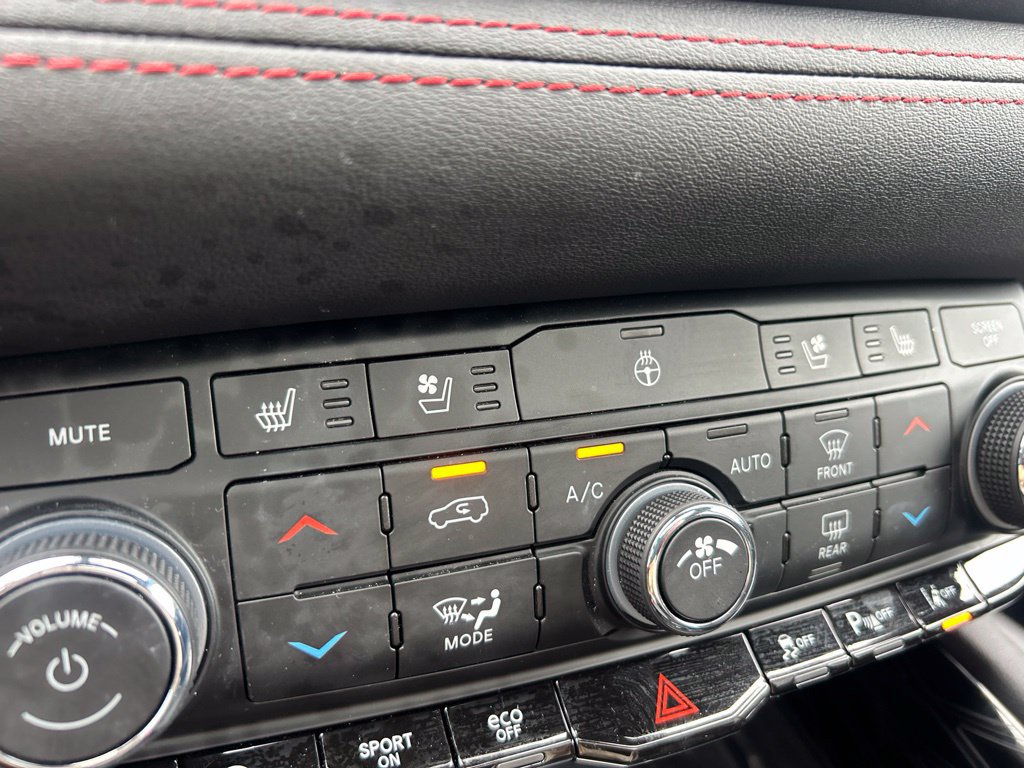 Used 2025 Dodge Durango GT AWD/4WD image 17