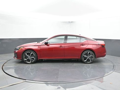 Used 2024 Nissan Altima 2.5 SR w/ SR Premium Package image 6