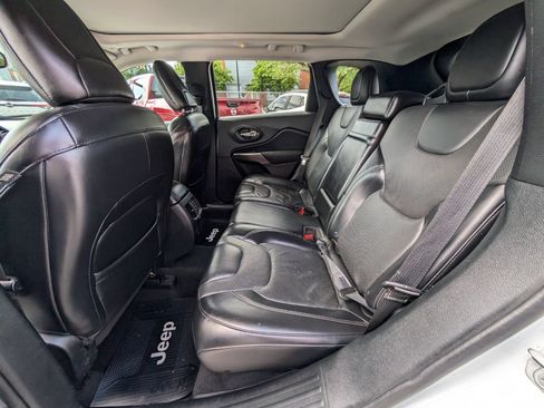 Used 2019 Jeep Cherokee Limited AWD/4WD image 15