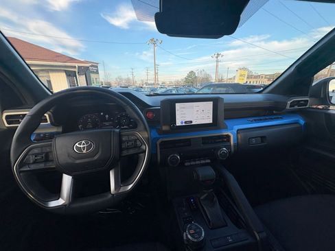 Used 2025 Toyota Tacoma TRD Off-Road image 32