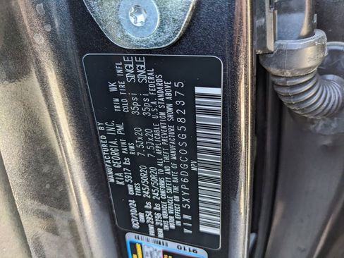 Certified 2025 Kia Telluride S image 39