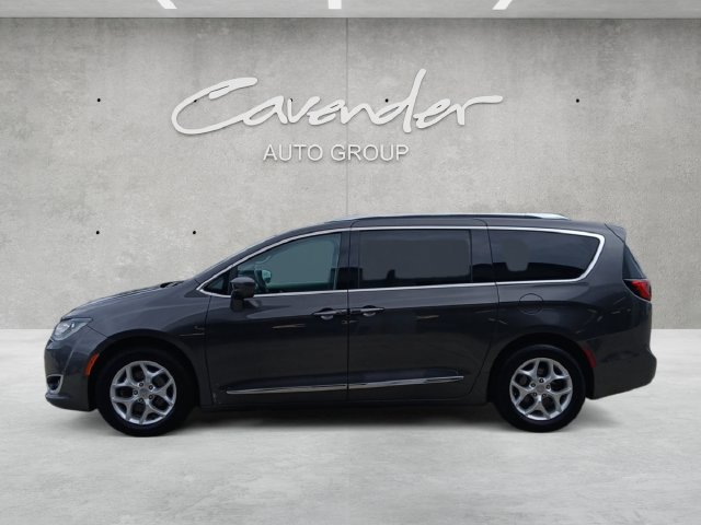Used 2017 Chrysler Pacifica Touring-L Plus FWD image 14