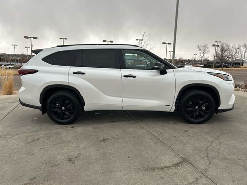 Used 2025 Toyota Highlander XLE image 8