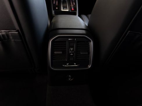 Certified 2023 Porsche Macan image 21