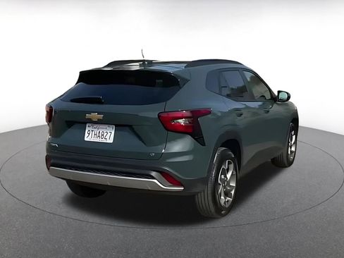 Used 2025 Chevrolet Trax LT w/ LT Convenience Package image 12