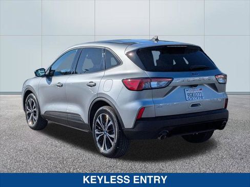 Used 2022 Ford Escape SE w/ SE Sport Appearance Package image 3