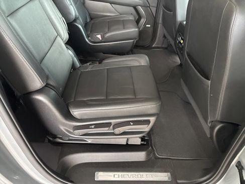 Used 2023 Chevrolet Suburban Z71 w/ Luxury Package image 37