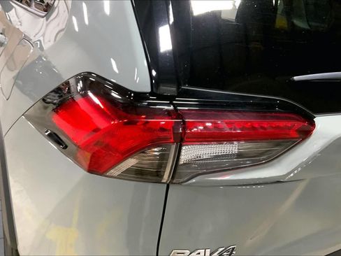 Used 2021 Toyota RAV4 XLE w/ Convenience Package AWD/4WD image 29