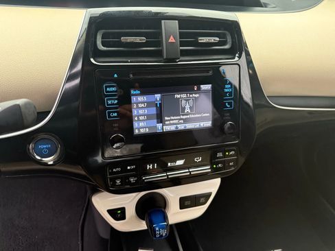 Used 2017 Toyota Prius Two image 18