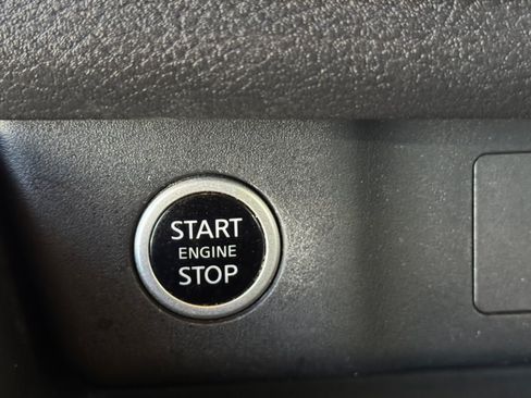 Used 2023 Nissan Rogue SV AWD/4WD image 19