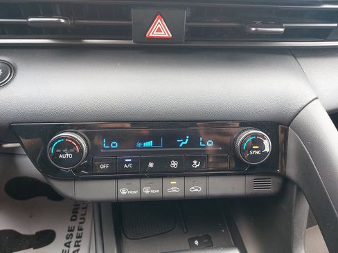 Used 2025 Hyundai Elantra Sport FWD image 17